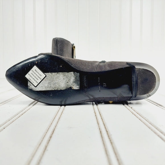 Marc Jacobs Grey Suede Chain-Link Accent Pointed Toe Studded Buckle Booties K406 - Picture 8 of 13